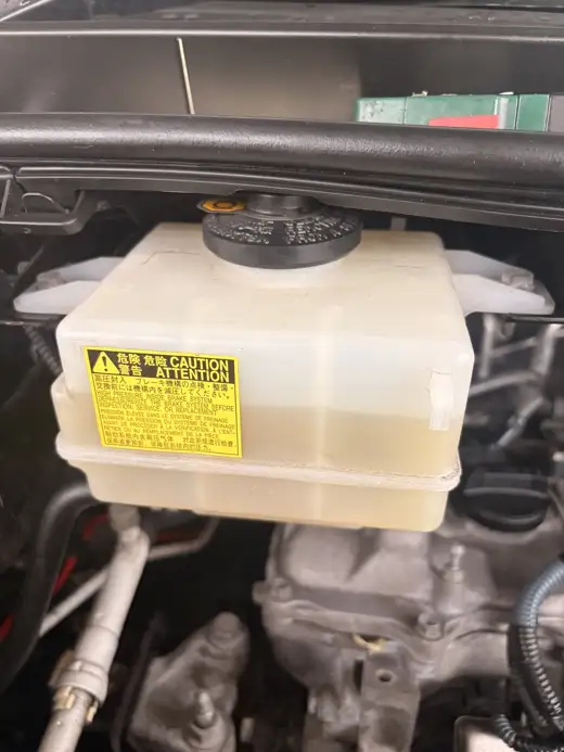 Brake fluid reservoir, 2015 Toyota Esquire