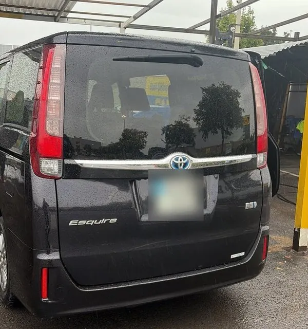 2015 Toyota Esquire, registration hidden